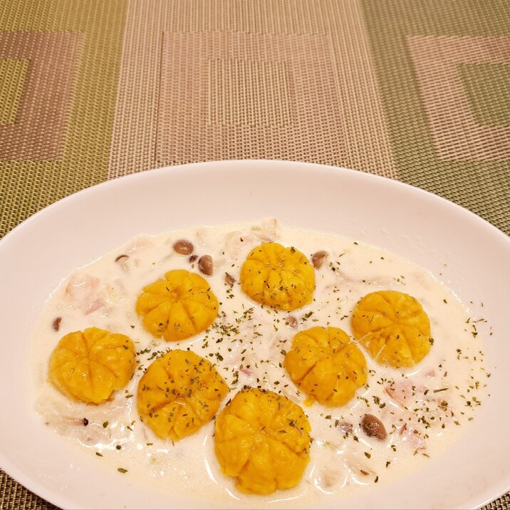 ハロウィンに!かぼちゃニョッキチーズクリームソース